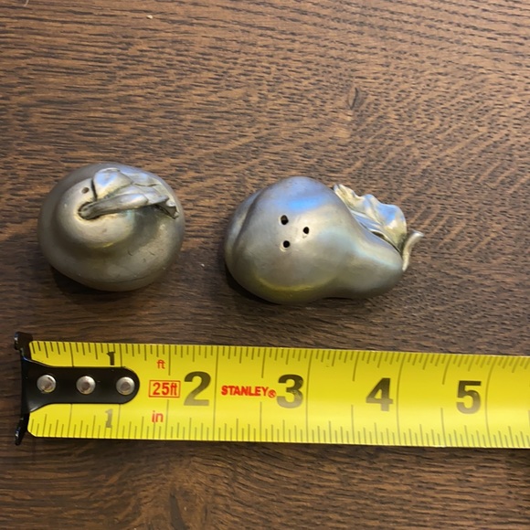 Pewter salt and pepper shakers - Picture 7 of 7